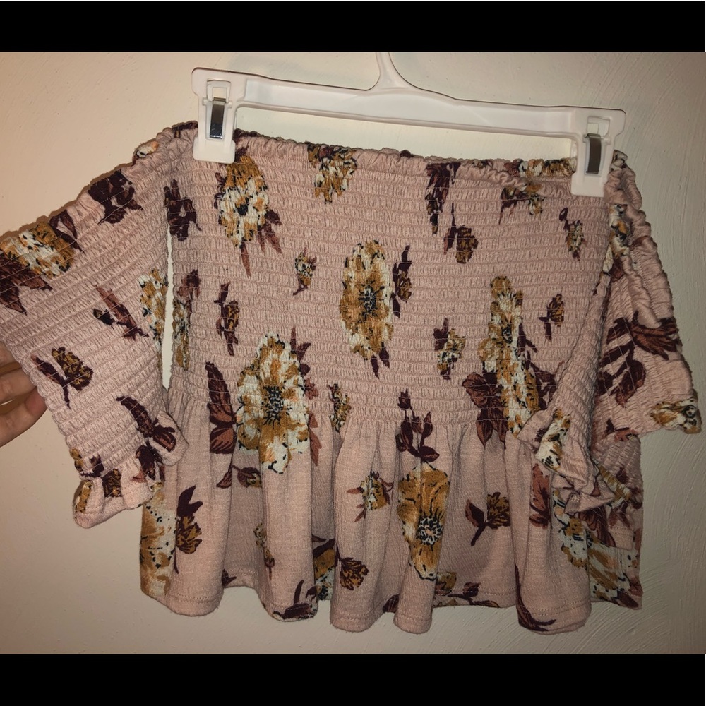 Off the shoulder crop shirt